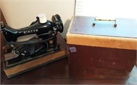 Vintage Singer Sewing Machine in case