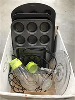 Box of baking-/kitchen items
