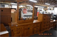 Broyhill Pine Dresser/Mirror Matches 320a,b