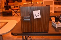 SMALL GENERAL ELECTRIC FRIDGE (WORKS)