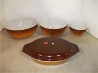 3 PYREX NESTING MIXING BOWLS AND CASSEROLE DISH