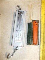 300-LBS. HANGING SCALE, K & E HAND LEVEL