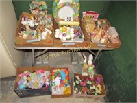 ASSORTED EASTER DECORATIONS - G/VG