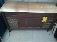 Cabinet Stereo & Record Player 44"x27"x17"