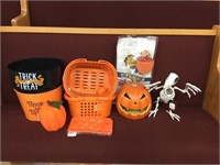 BOX LOT OF ASSORTED HALLOWEEN ITEMS