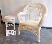 WICKER CHAIR W/CUSHION AND SIDE TABLE