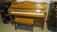 CABLE OAK FINISH SPINNET PIANO W/BENCH