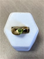 BRAND NEW 10KT Gold Peridot Ring Size 6