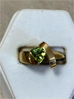 BRAND NEW 10KT Gold Peridot Ring Size 6