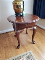 Oval Broyhill end table
