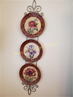 Plate hanger w/3 floral plates