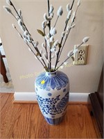 Blue and white small throat vase