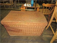 VTG Wicker Chest Dual handled w/metal latches