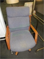 Used Desk Chair w/cloth foam cushions