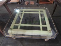 Glass top coffee table irrg octagon w/bowed legs