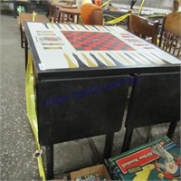 Game table, pair of TV trays