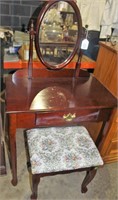 Queen Anne Style Ladies Vanity