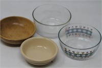 Lot of 4 bowls one is wood
