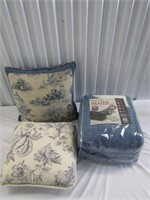 2 Pillows & Full Size Biddeford Heated Blanket