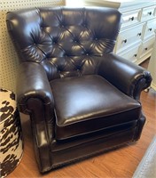 Swivel Accent Chair With Tufted Back