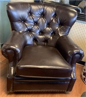 Swivel Accent Chair With Tufted Back