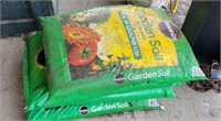 Miracle Grow garden soil 4 bags