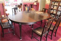 Dining Table W/ 8 Chairs & 2 Extra Leaves