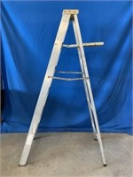 6ft Tricam Aluminum Ladder (Slight Damage)