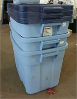 3 Rubbermaid roughneck 68L totes with lids