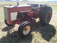 IH 574 gas tractor