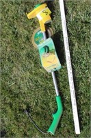 Electric Weedeater w/extra Trimmer line