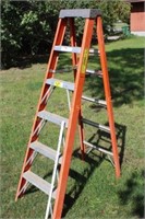 6' Fiberglass step ladder