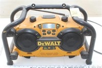 DeWalt Work Site Radio Charger DC011