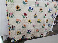 Beautiful appliqued flower quilt with pretty