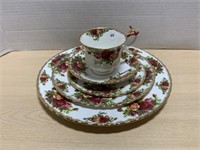 Royal Albert Old Country Roses 5pc Setting