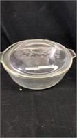 9” glass pyrex bowl with lid