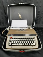 Smith-Corona Galaxie II Typewriter w/key in case