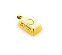 Yellow gold 'brick" pendant
