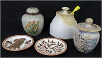 3 ceramic pots/lids - 2 plates - honey stick
