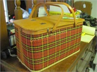 REDING PICNIC BASKET 20in.W X 11in.H X 12in.D