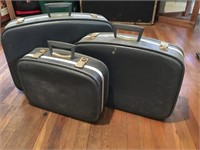 Three-piece set of vintage luggage do not see a