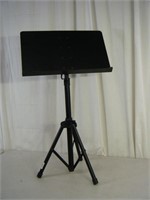 Nice heavy duty fully adjustable music stand
