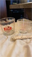 2 glass measuring cups