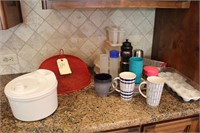 Kitchen lot, coffee cups, salad spinner, and more
