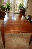 Gorgeous Ethan Allen Dining room table w/leafs