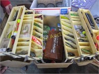 VINTAGE TACKLE BOX AND FISHING LURES