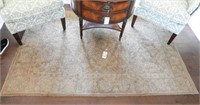 Lot #4736 - Contemporary area rug 60” x 89”