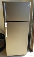 Lot #4853 - GE model GTEGM 18 Refrigerator/