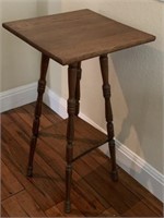 OAK ANTIQUE OCCASSIONAL TABLE 16 X 16 X 29.5