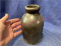 Antique 1-quart stoneware jar